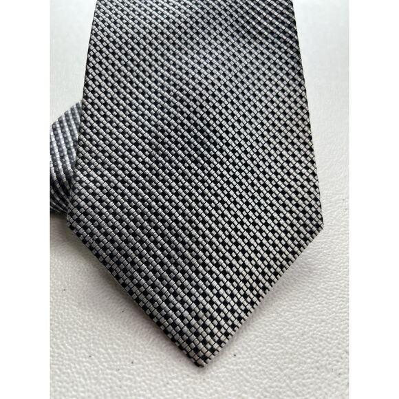 Geoffrey Beene Black and Gray Woven Pattern 100% Silk Handmade Designer Tie - Picture 2 of 7